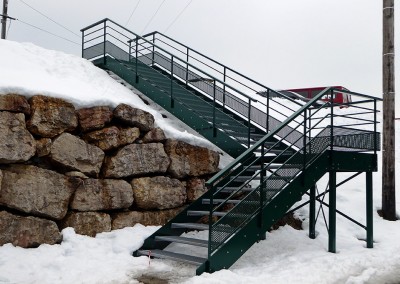 Escalier avec marche caillebottis - Station de ski d'Habère-Poche