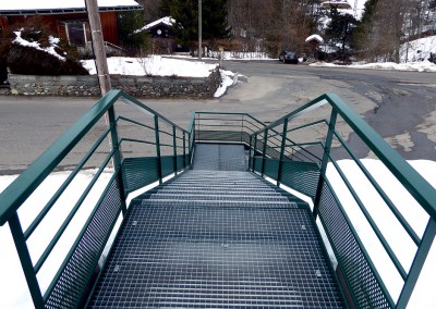 Escalier avec marche caillebottis - Station de ski d'Habère-Poche